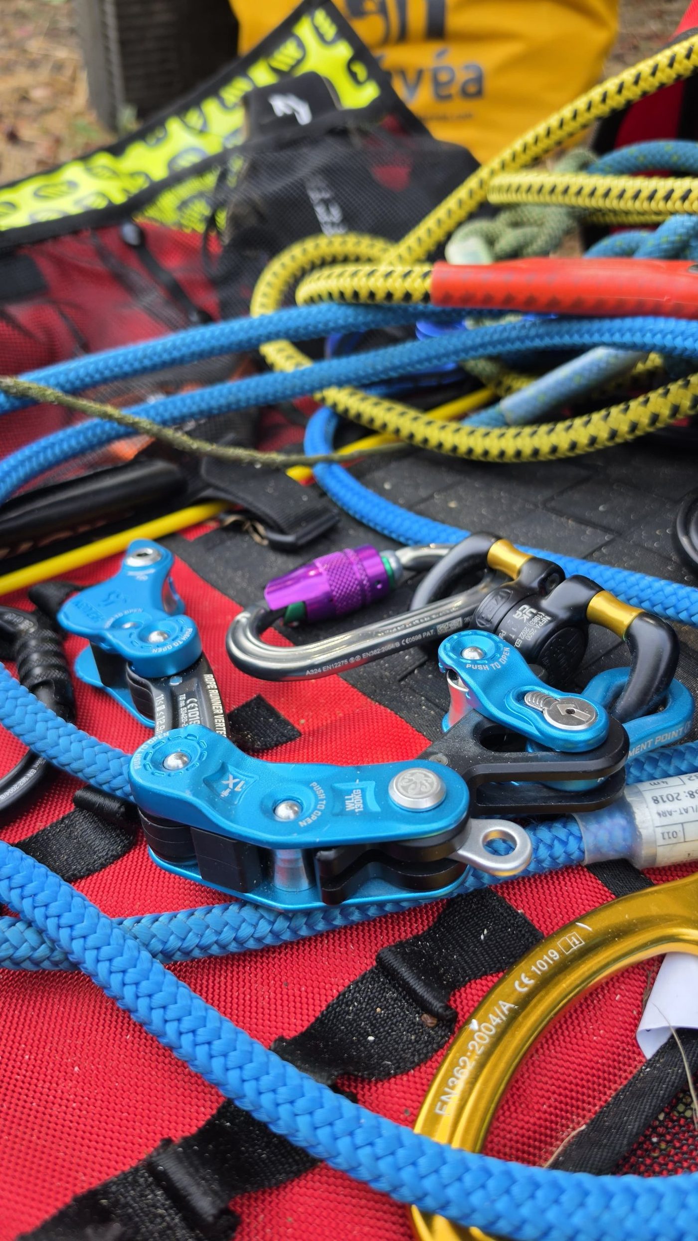 Seile, Umlenkrollen und Karabiner